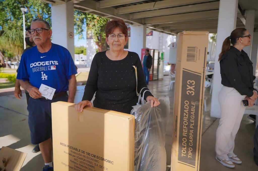 Con equipamiento y capacitación, Gobierno del Estado impulsa a tianguistas de Guamúchil