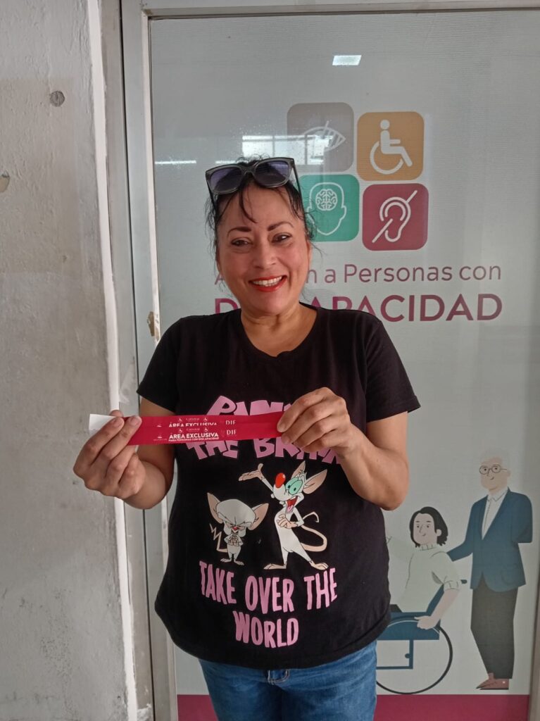 DIF Mazatlán y Gobierno Municipal inician la entrega de pulseras para el área incluyente del primer desfile del Carnaval 2026