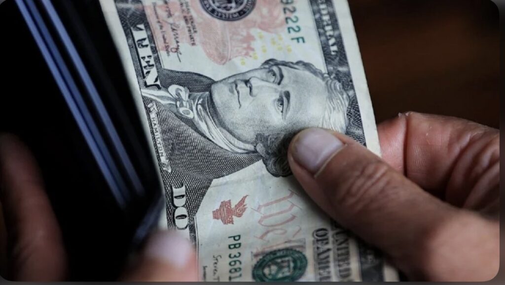 Remesas a México caen en 2025 tras endurecimiento migratorio en Estados Unidos