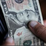 Remesas a México caen en 2025 tras endurecimiento migratorio en Estados Unidos