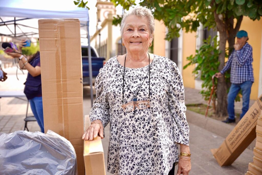 De sur a norte, continúa el Gobierno de Sinaloa entregando equipamiento a comerciantes de tianguis