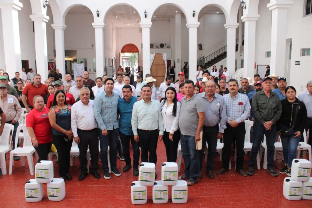 Ayuntamiento de Navolato entrega fertilizante foliar orgánico para proteger 250 hectáreas de cultivos