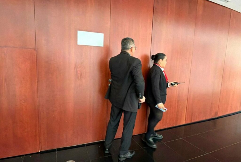 Senado clausura estética interna tras polémica en redes sociales