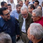 Juan de Dios Gámez acompaña al gobernador Rocha en entrega de bases a trabajadores del SNTE Sección 53