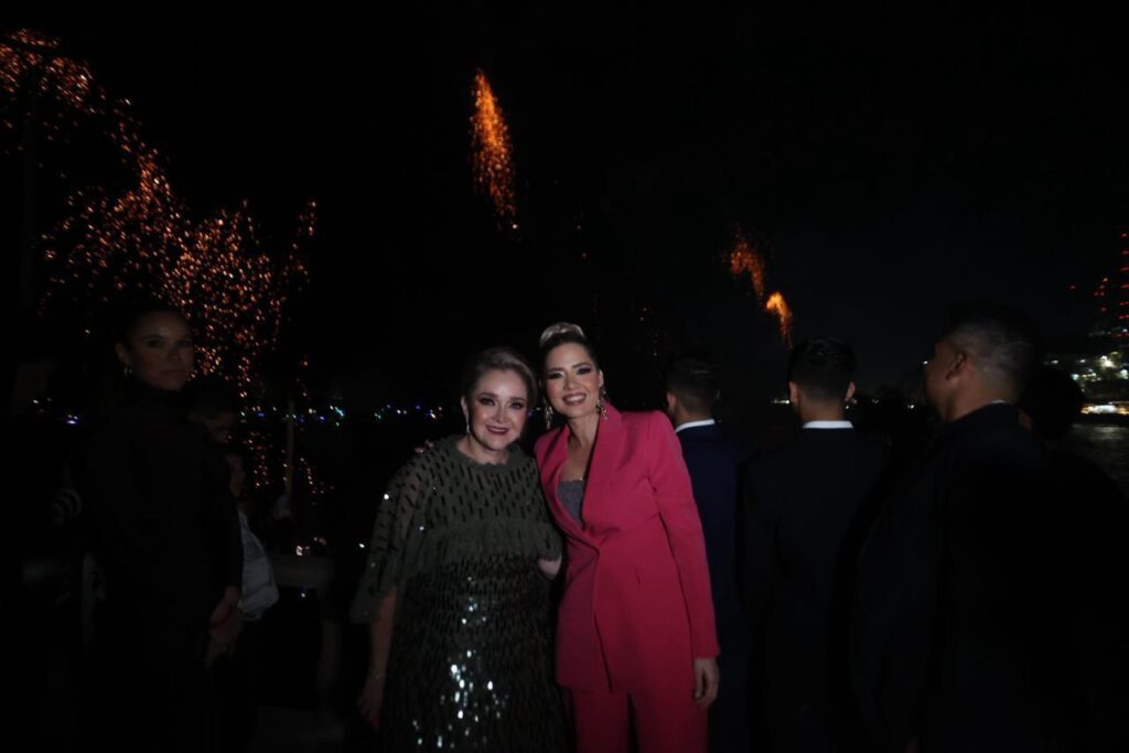 Más de 95 mil personas disfrutan del Combate Naval en la zona de Olas Altas