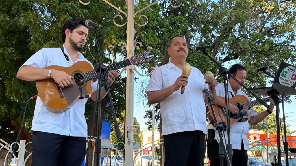 Trío Azteca deleita y entrega gran ambiente en “Tardes de Bolero”