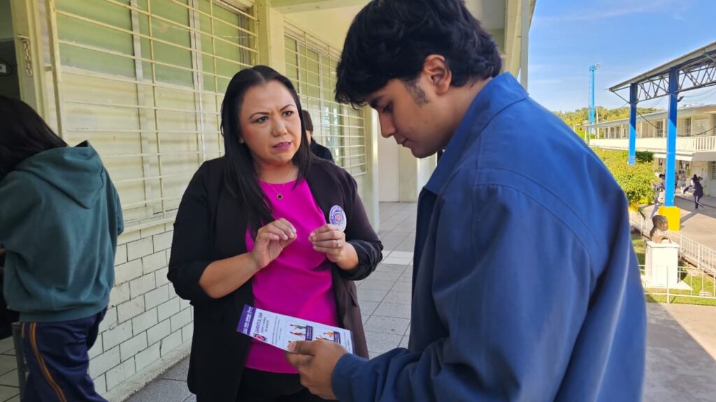 Lleva COMPAVIF campaña “Bloquea la Violencia en el Noviazgo” a la Preparatoria Emiliano Zapata