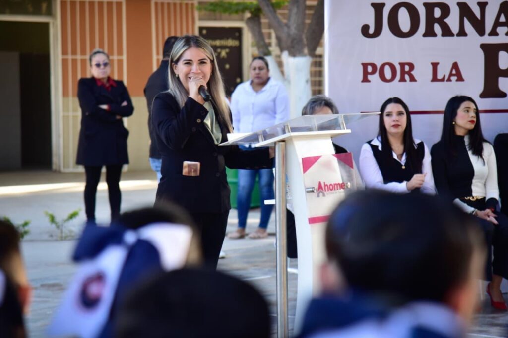 Niñas y niños del ejido 20 de Noviembre Nuevo honran a la Bandera y muestran el orgullo de vivir en “Ahome, la casa de Todos”.