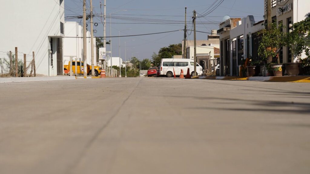 En Torremolinos y Benito Juárez, Gobierno de Estrella Palacios entrega calles pavimentadas