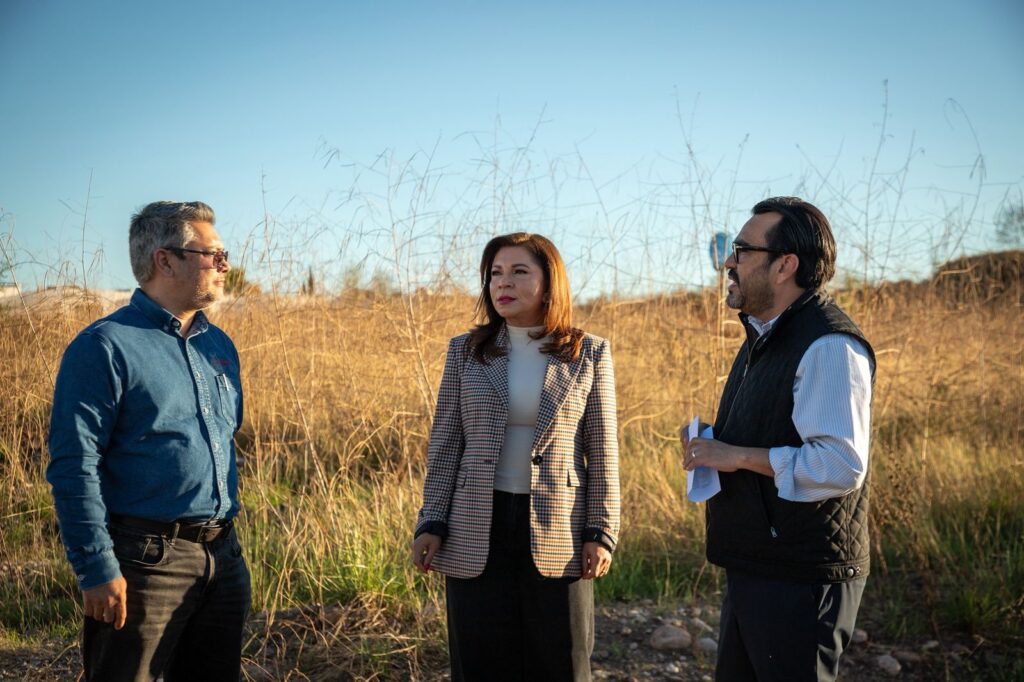 Tendrá Lomas de San Isidro nueva preparatoria CBTIS; Juan de Dios Gámez y titular de SEPyC supervisan terreno