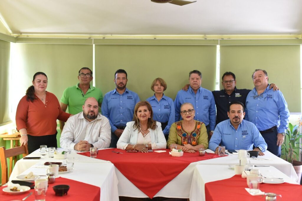 Tere Guerra se reúne con gremio de transportistas de Mazatlán