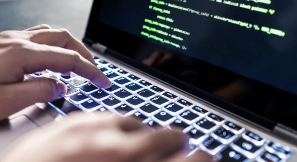 Fraude digital crece aceleradamente y la inteligencia artificial complica su combate, advierte la ONU