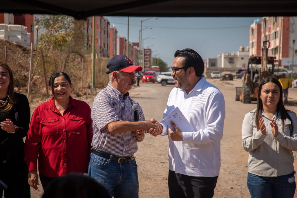 Arrancan trabajos de pavimentación en el bulevar Hacienda del Valle, en la colonia Cumbres del Sur