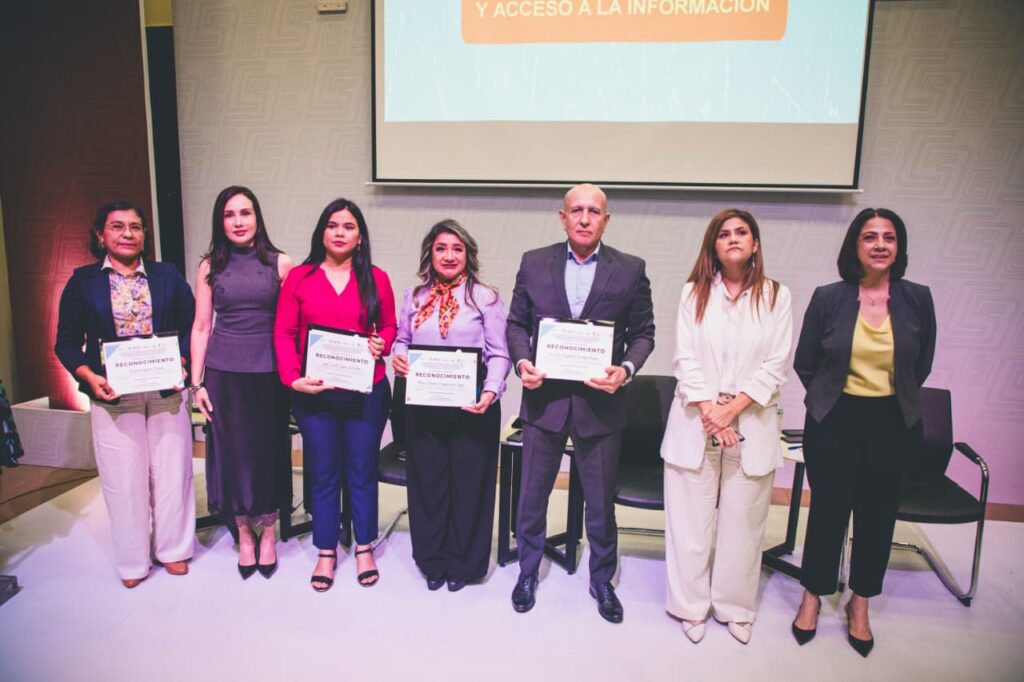 Sinaloa tiene un gobernador que trabaja de la mano con la sociedad: Sandra Angulo Cázarez