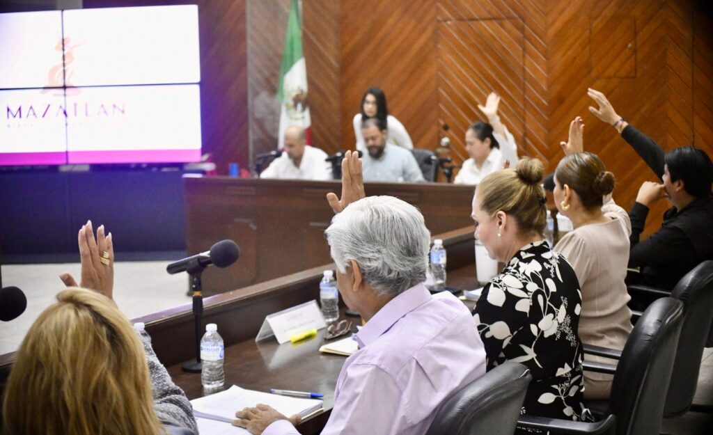 Aprueba Cabildo de Mazatlán jubilaciones, pensión y convocatorias para reconocimientos ciudadanos y al mérito docente