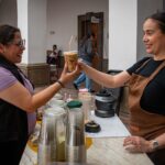 Realizan Bazar Mujeres en Movimiento en el patio del Ayuntamiento