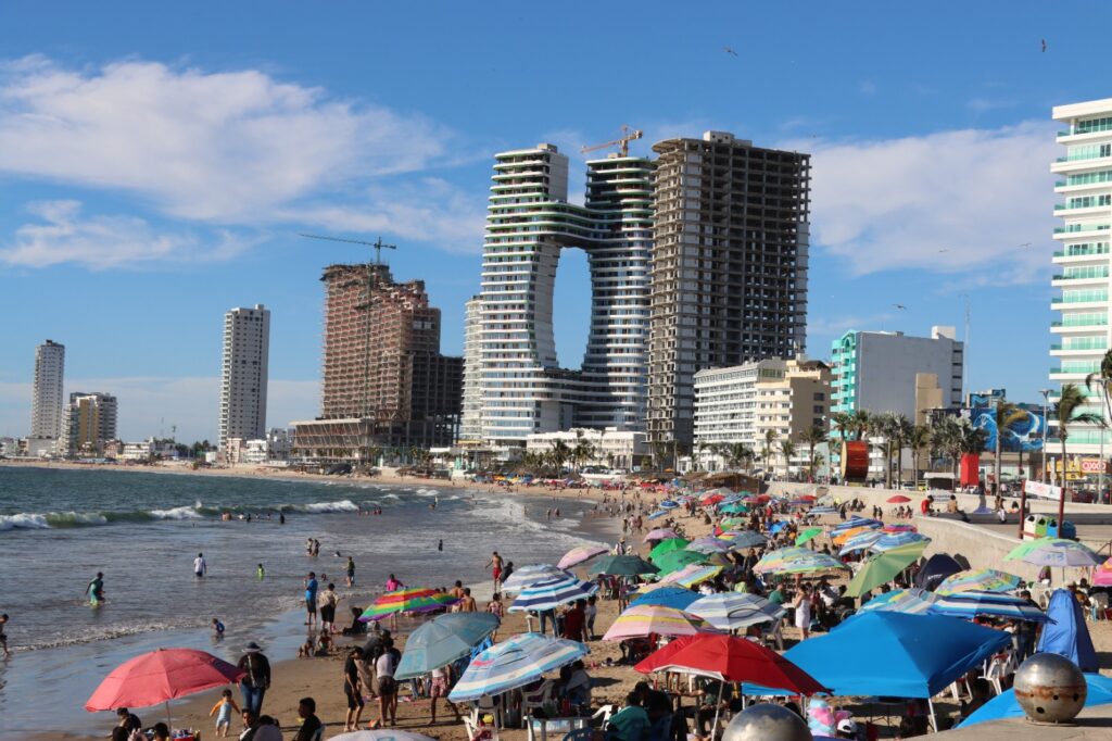 Recibe Sinaloa a más de 83 mil turistas el fin de semana largo