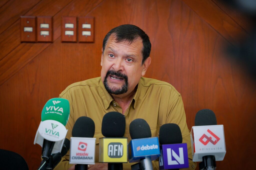 Exige Serapio Vargas corregir omisión histórica y reconocer el término “Gobernadora” en la Constitución de Sinaloa