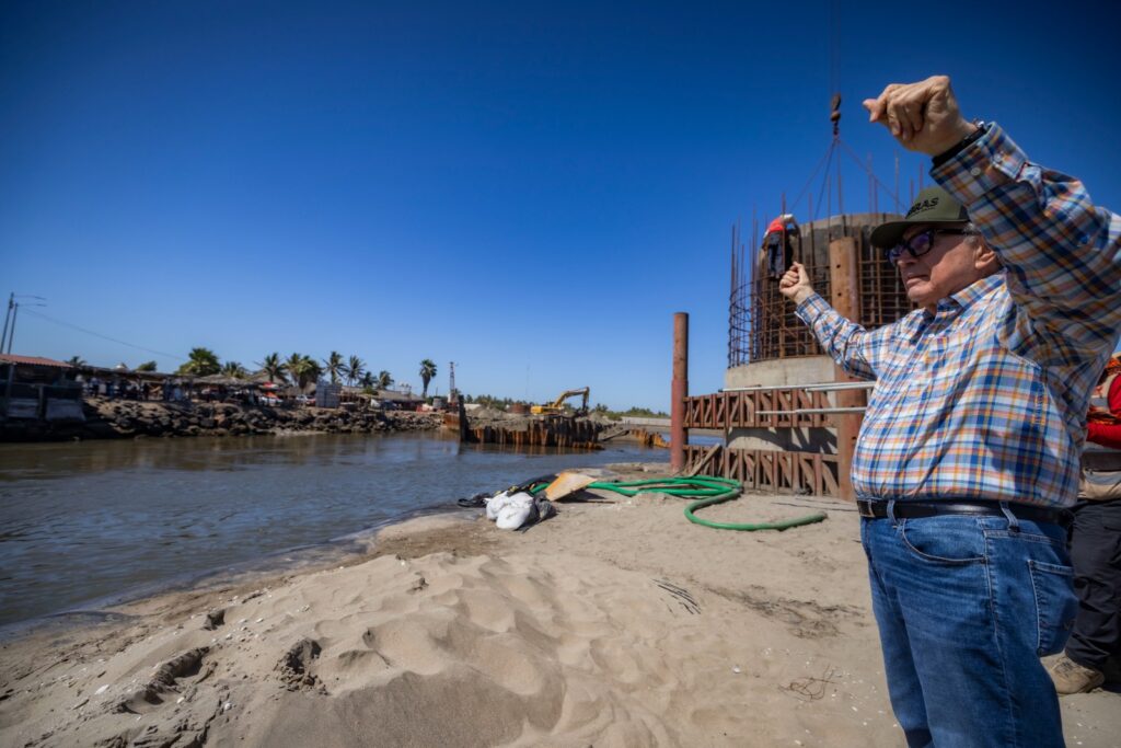 Gobernador Rocha Moya supervisó la construcción del puente Bellavista-Boca del Río-Las Glorias