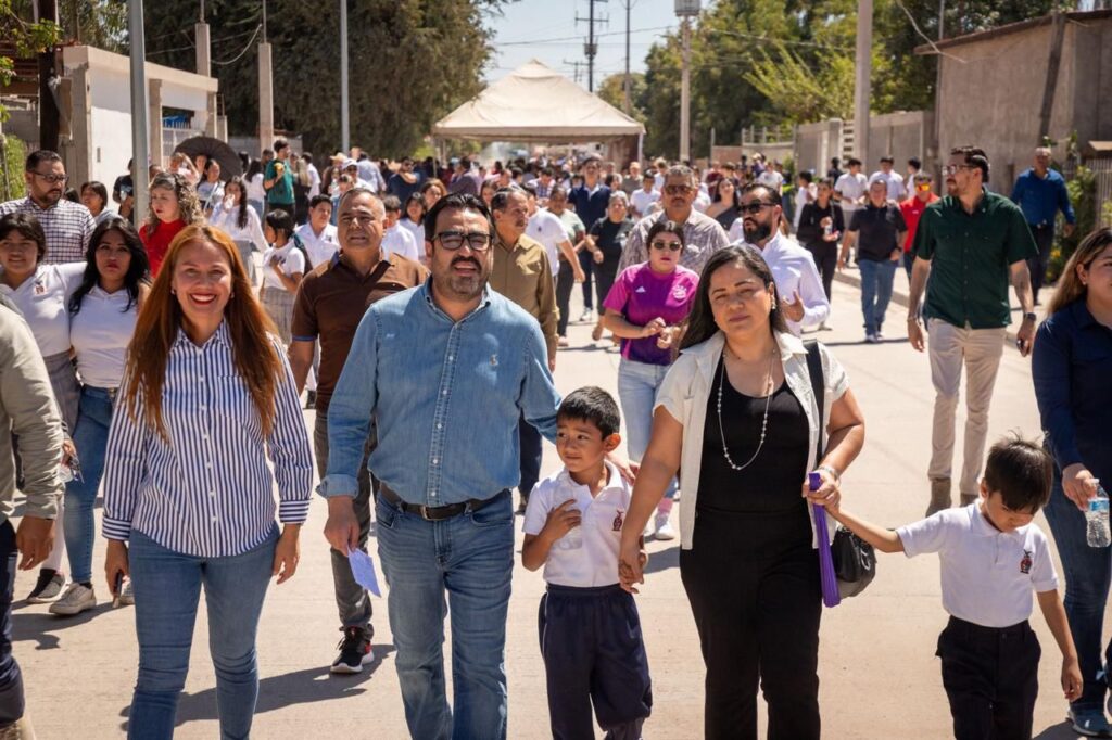 “Para nosotros, en la comunidad, es una gran obra”: vecinos de Bachigualatito al recibir la calle 201