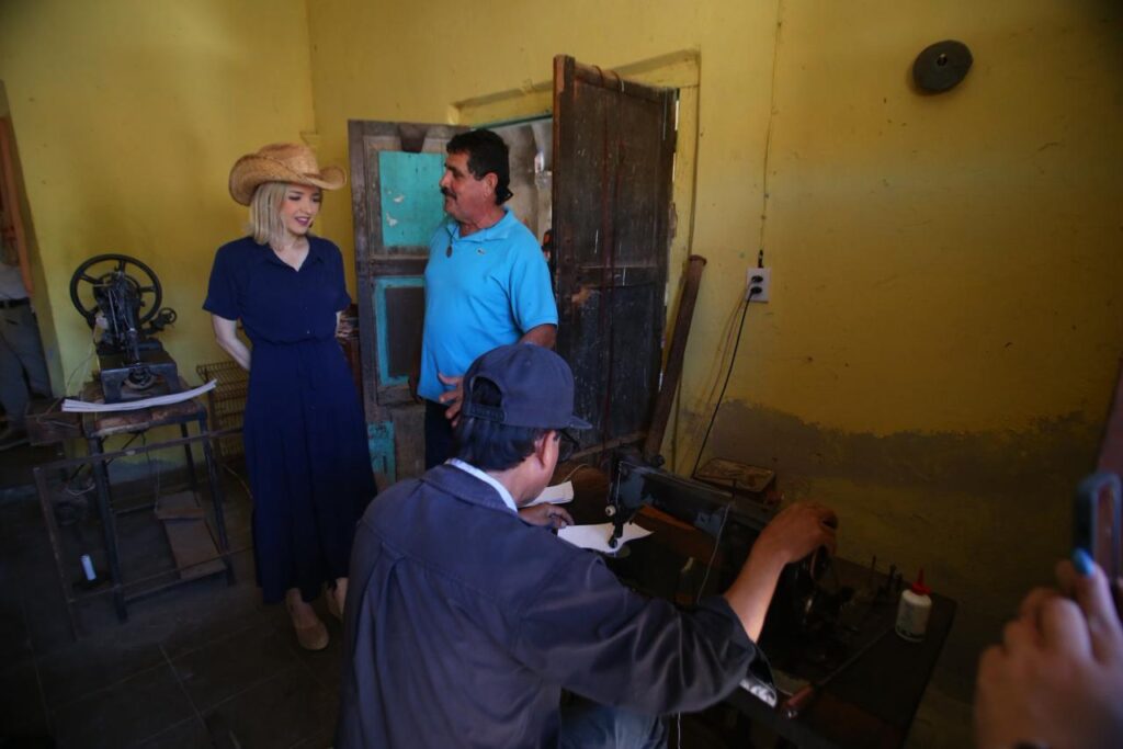 Realiza Estrella Palacios recorrido en La Noria para atender a la ciudadanía