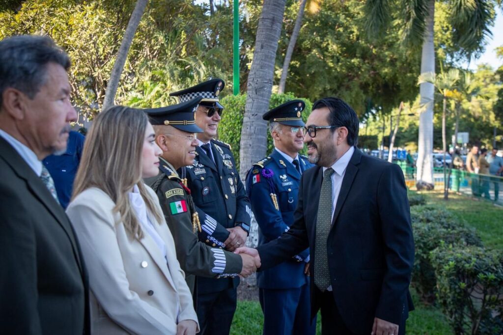 Juan de Dios Gámez participa en izamiento de bandera por 220 Aniversario del Natalicio de Benito Juárez