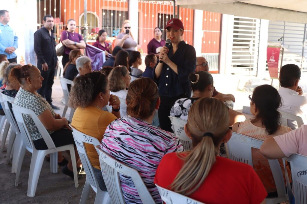 Estrella Palacios da banderazo a obras de pavimentación en Francisco Villa y Libertad de Expresión