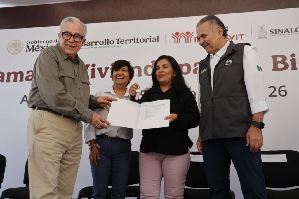 Resolvemos un problema social de los más desprotegidos, contar con una vivienda: Gobernador Rocha