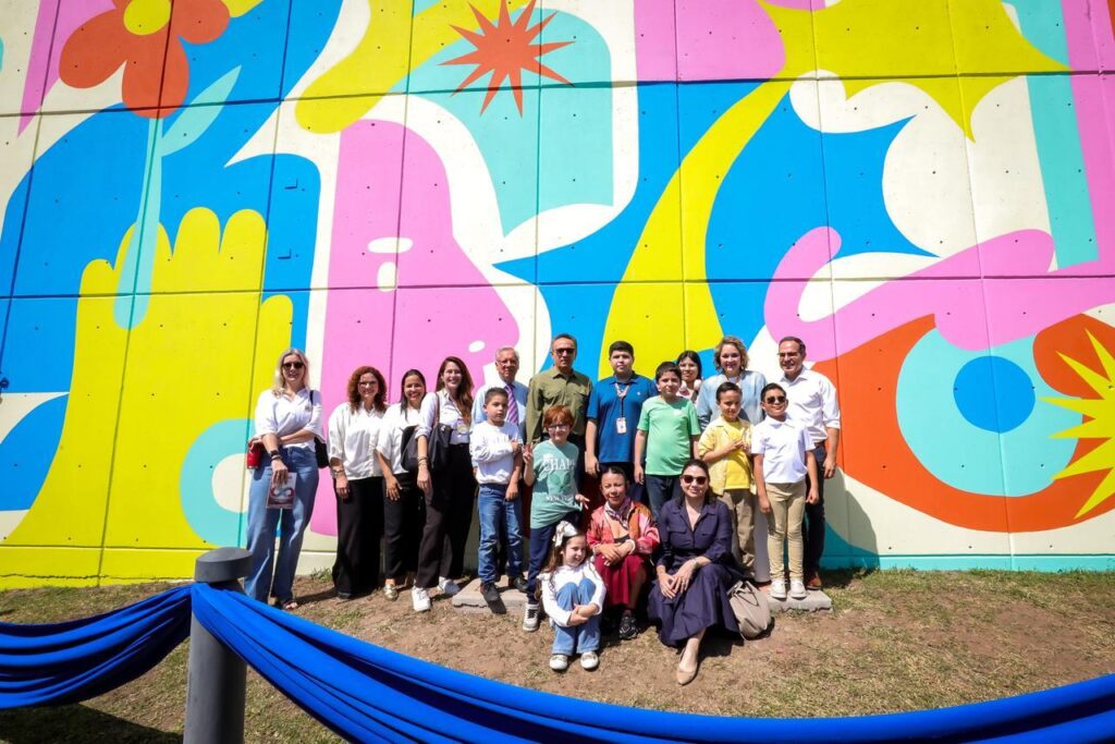 Eneyda Rocha, junto a niñas y niños usuarios del CAS, inaugura mural “Nuestra pared, nuestra voz”: arte que visibiliza el autismo y fortalece la inclusión en Sinaloa