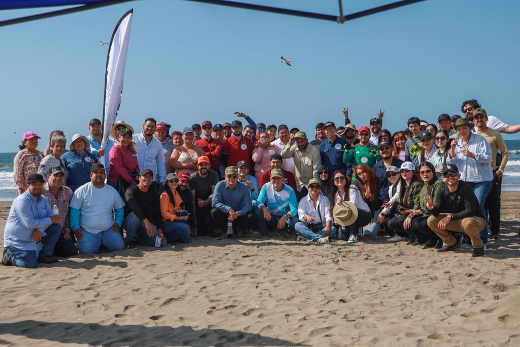 Por un medio ambiente sano, SEBIDES impulsa limpieza de playas en Bellavista, Guasave