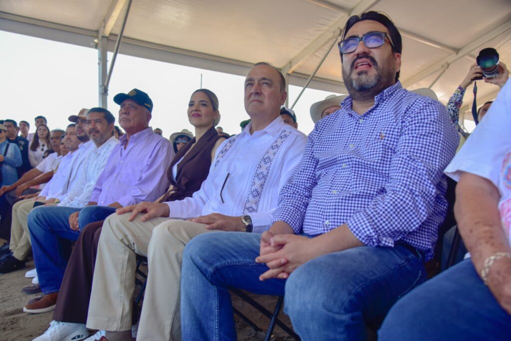 Antonio Menéndez acompaña a Rubén Rocha Moya en el arranque del Operativo de Semana Santa 2026.