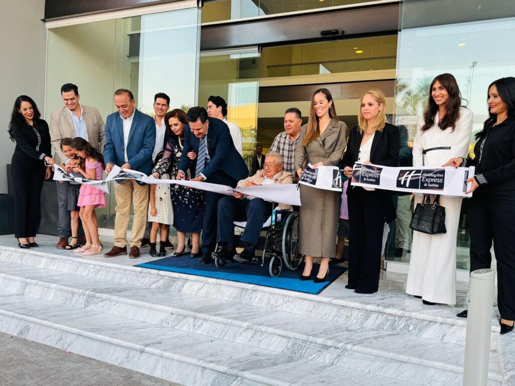 “Los Mochis está en los ojos del mundo y la inauguración del hotel Holiday Inn Express es una muestra”: Fco. Javier Rivera