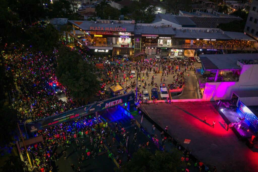 Hacen historia: 17 mil personas participan en la ‘Flash Night Run’ por amor a Culiacán