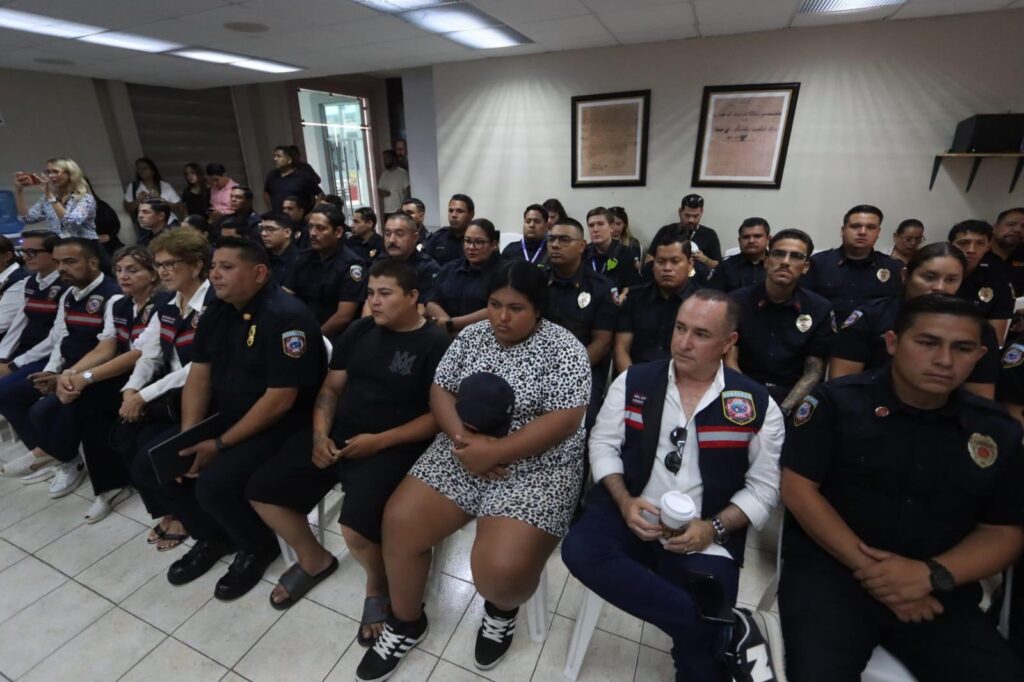 Por acuerdo de Cabildo, Ayuntamiento Mazatlán entrega la medalla “Jornadas Heroicas 2026” al Heroico Cuerpo de Bomberos Voluntarios y a un ciudadano ejemplar
