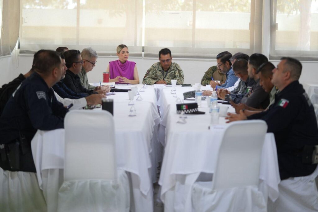 Estrella Palacios participa en Mesa de Seguridad y supervisa Centro de Mando para operativo vacacional