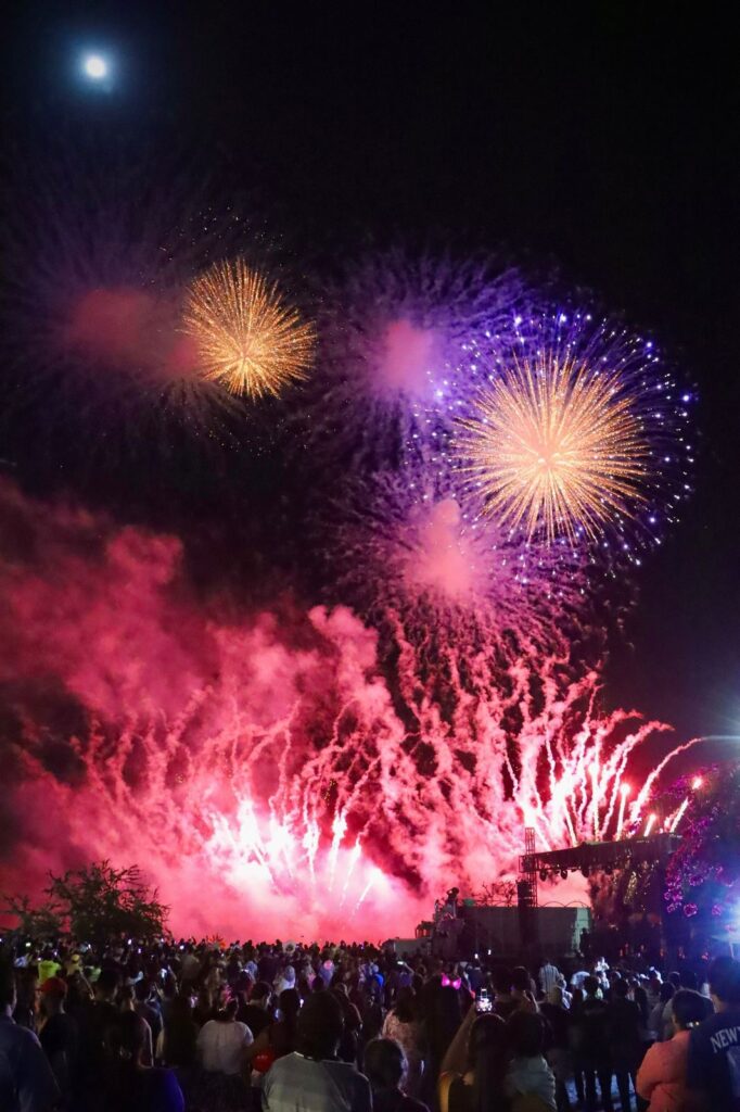 Colorido desfile, majestuoso espectáculo de luces y gran baile popular ¡así cierra el Carnaval de Rosario 2026!