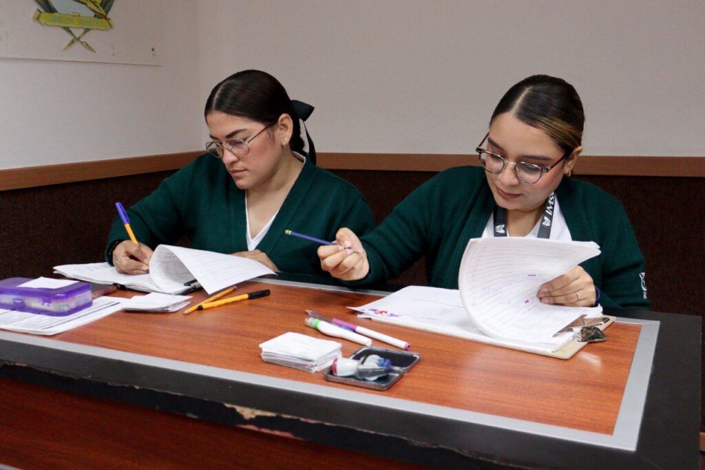 ¡Prevención y compromiso! La UAS y el IMSS fortalecen la salud de la comunidad de la Facultad de Arquitectura con jornada de vacunación