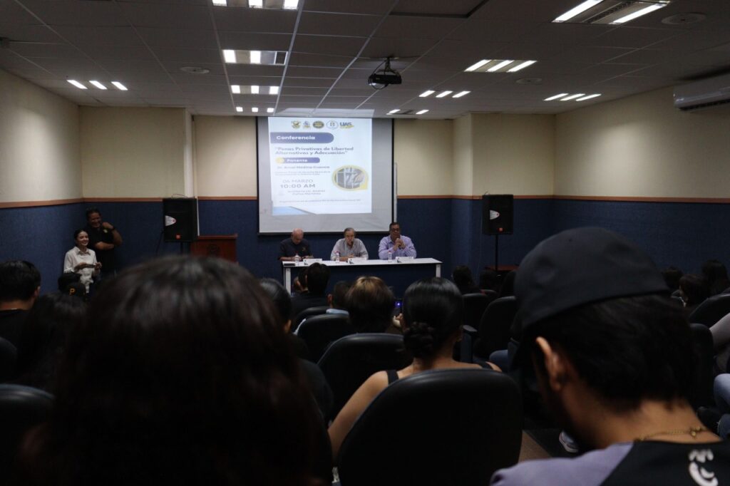 Experto de la Universidad de La Habana analiza en la Facultad de Derecho de la UAS el futuro de las penas alternativas frente a la crisis de seguridad