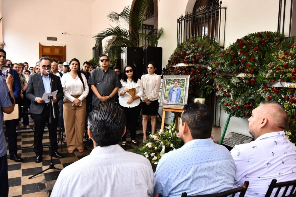 Encabeza el Rector Jesús Madueña Molina emotivo homenaje póstumo a la trayectoria de Jesús Guadalupe Salazar “Fanny”, pilar del servicio universitario