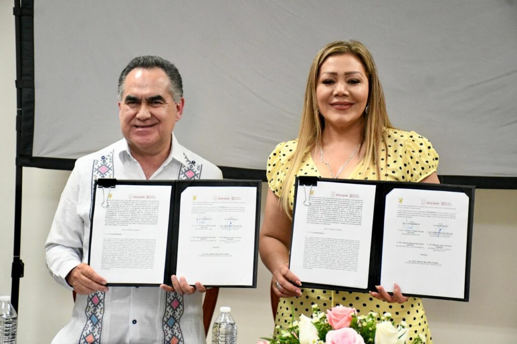 El Rector Jesús Madueña y Claudia Liliana Valdez, alcaldesa de El Rosario, firman convenio de cooperación académica y social en beneficio de la comunidad