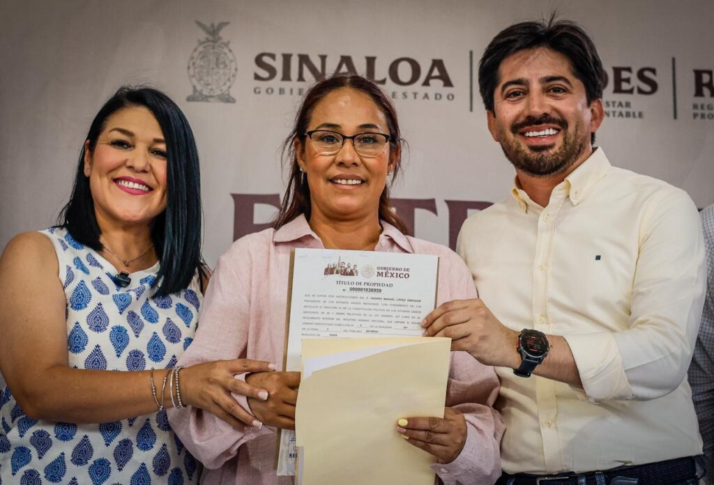 Gobierno de Sinaloa lleva certeza jurídica a Choix con la entrega de 1,384 acciones patrimoniales