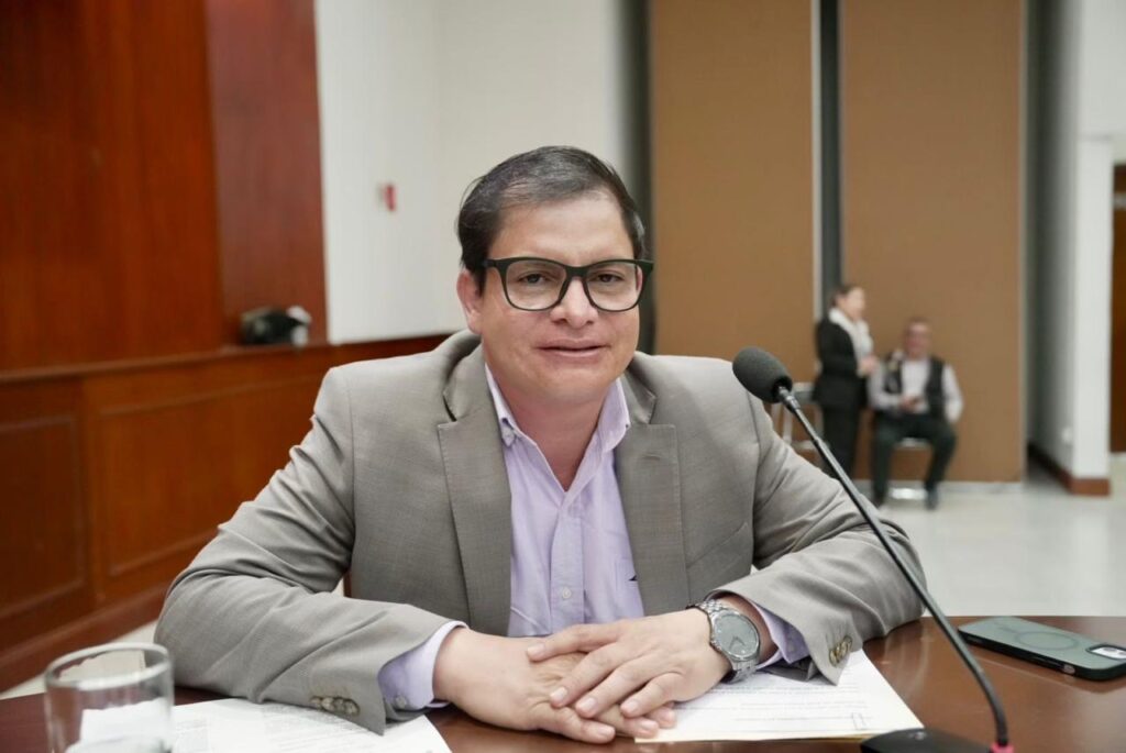 Juan Carlos Villa propone que los cargos a comisarios y síndicos municipales sean de carácter honorífico en Sinaloa