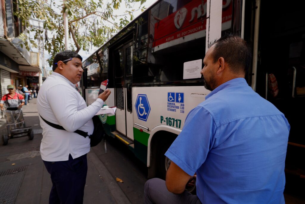 Realizan inspectores operativo de verificación de unidades de transporte urbano, para mejorar el servicio