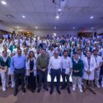 Gobernador Rocha y director del IMSS Bienestar, Alejandro Svarch, dan la bienvenida a 154 especialistas de la salud