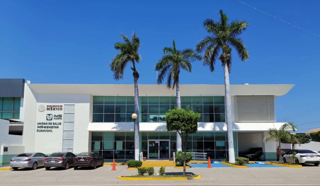 Realiza Diputado Ambrocio Chávez visita al Centro de Salud de Guamúchil para conocer condiciones de trabajo y atención a ciudadanos