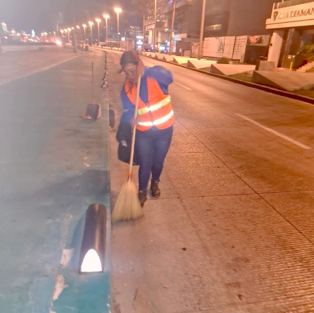 Refuerza Mazatlán operativo de limpieza por Semana Internacional de la Moto 2026