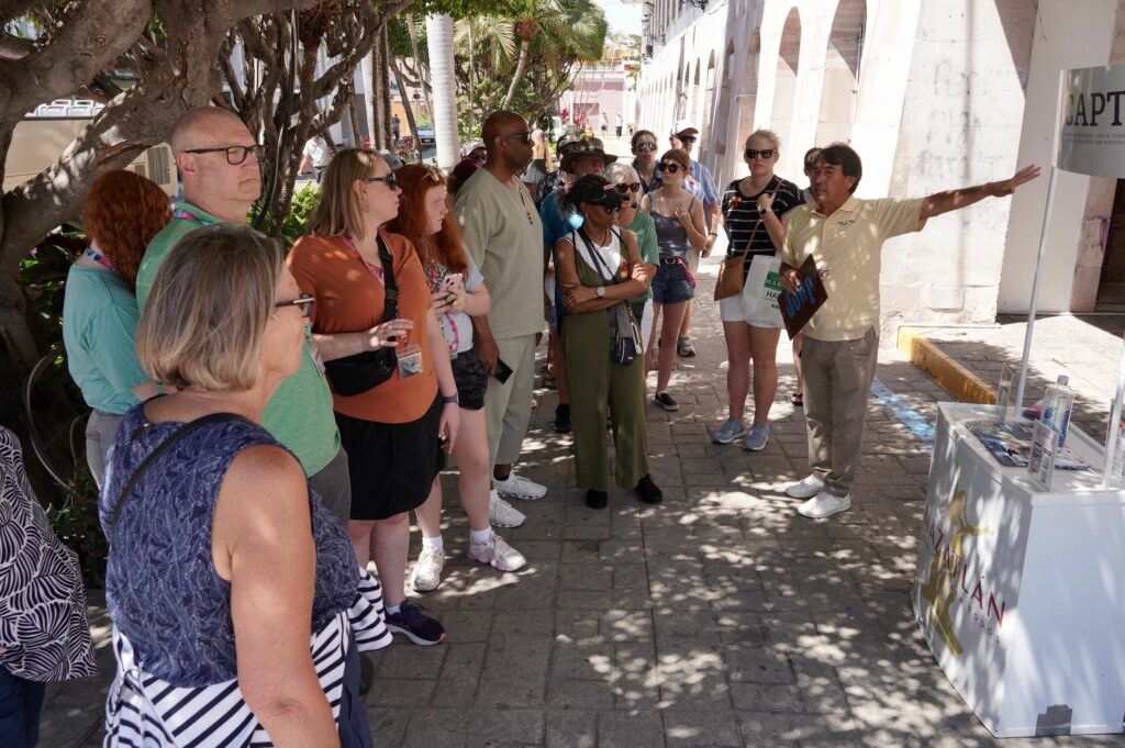 Mazatlán recibe cerca de 20 mil cruceristas durante esta semana y fortalece su economía turística