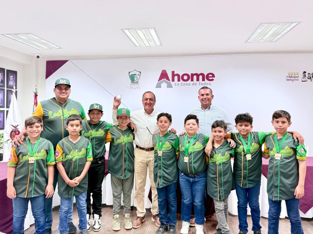 Recibe Antonio Menéndez a niños campeones nacionales que representarán a México en la Pony League.
