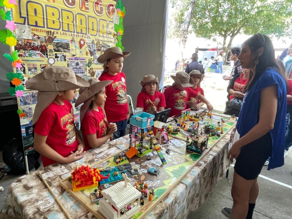 Reconoce Gobierno de Ahome a estudiantes que participaron en el nacional FIRST LEGO League 2026