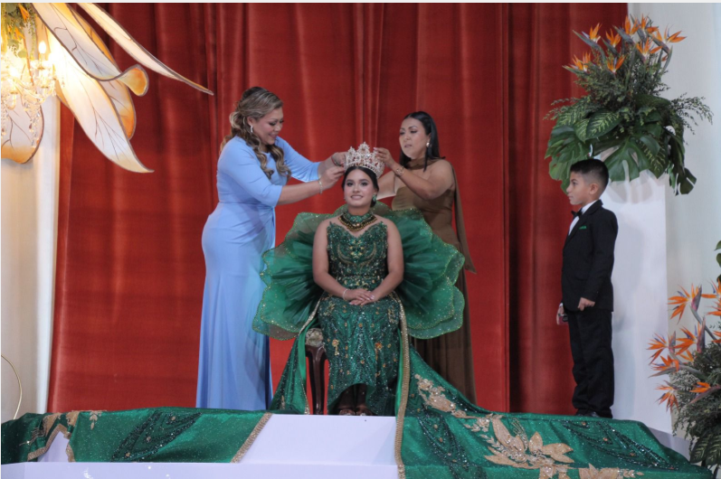 Coronan a Alejandra I en la Feria de la Primavera Rosario 2026 en una noche de tradición y orgullo cultural